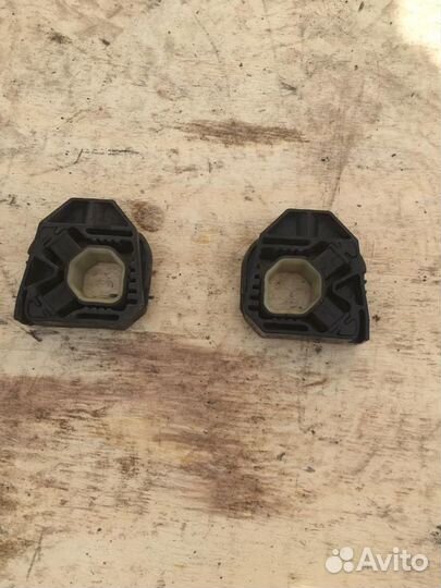 Подушка радиатора боковая VW Jetta 5