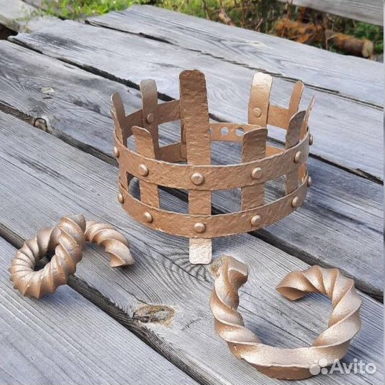 Кованая корона и браслеты