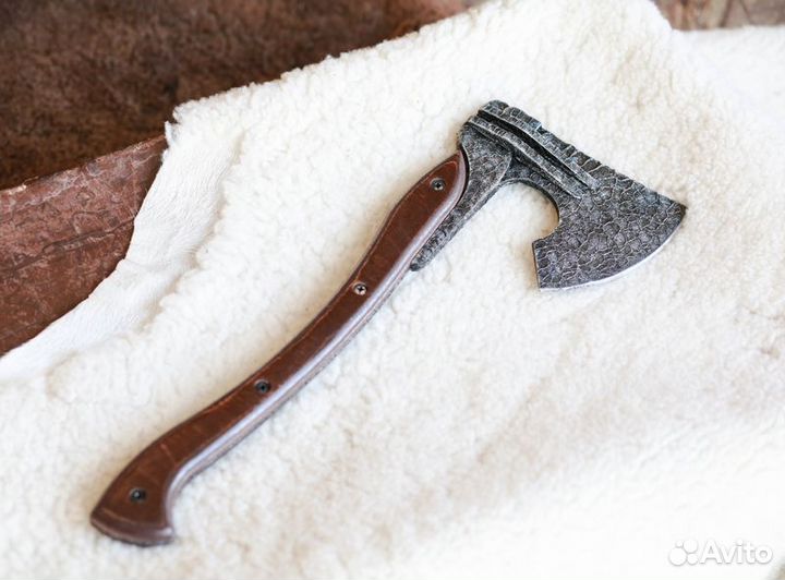 Топор цeльнометаллический художественная ковка