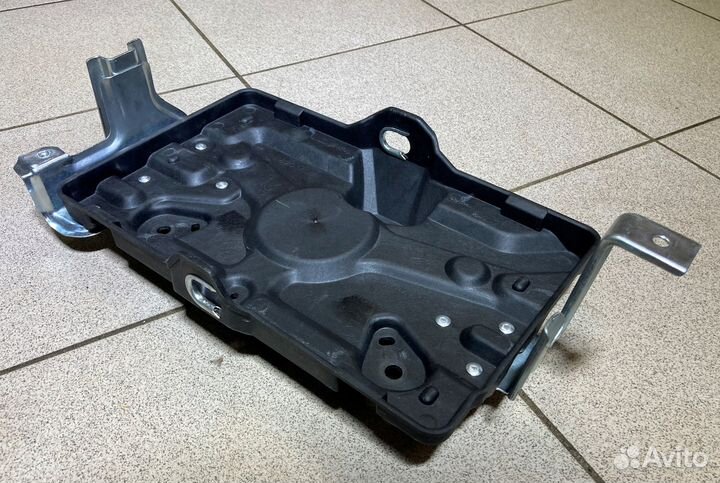 Площадка для акб(MR440935)