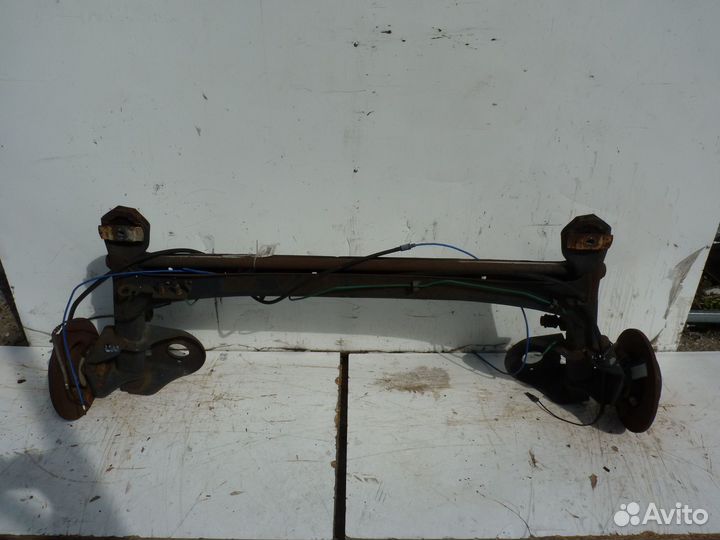 Траверса задняя Рено Лагуна 2002г