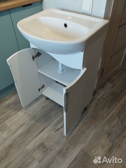 Раковина с тумбой