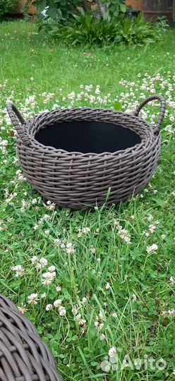 Кашпо из искусственного ротанга