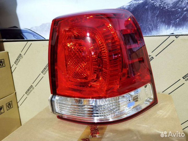 Фонарь правый Toyota Land Cruiser 200