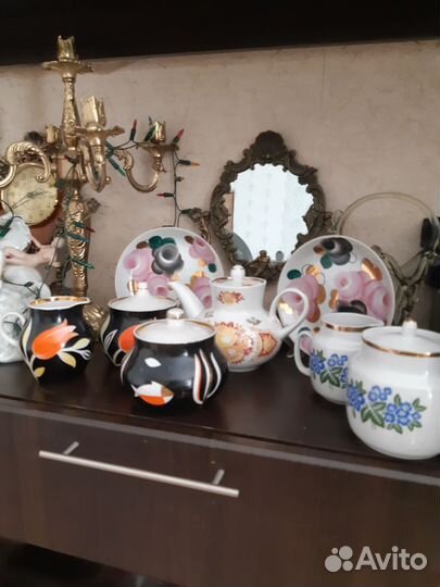 Чайники сахарницы блюдца