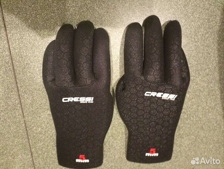 Неопреновые перчатки для дайвинга новые