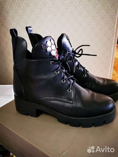 Женские сапоги и ботинки. 39-40 р-р