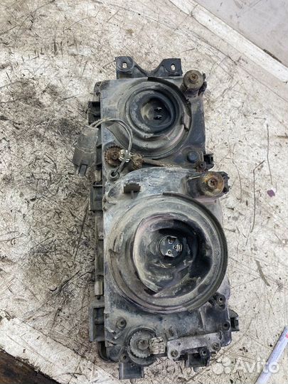 Фара правая Mitsubishi Diamante