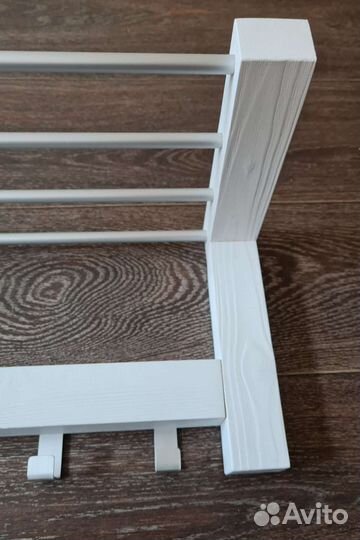 Вешалка настенная с брашировкой