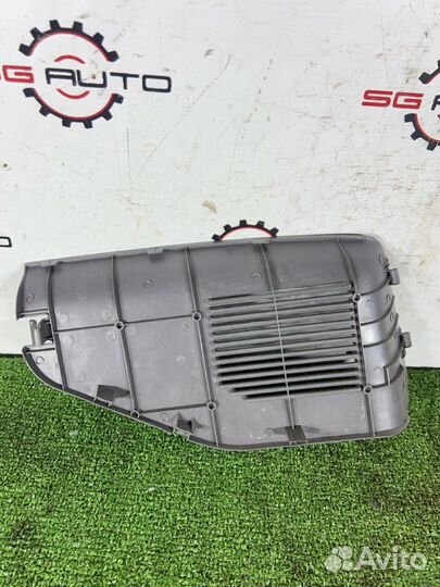 Заглушка обшивки багажника задняя левая Toyota