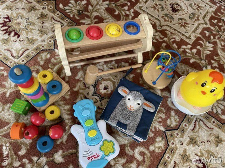 Развивающие игрушки для малышей пакетом