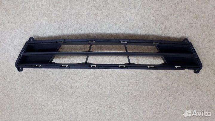 Решетка бампера передняя Hyundai Solaris RB