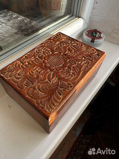 Деревянная шкатулка