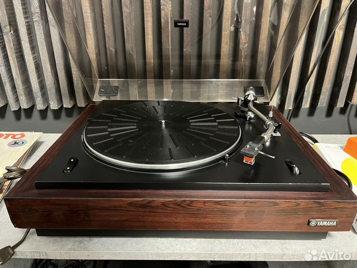Проигрыватель винила Yamaha YP-700