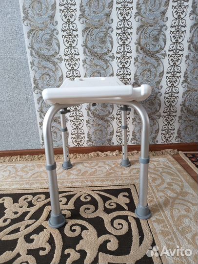 Стул для ванной