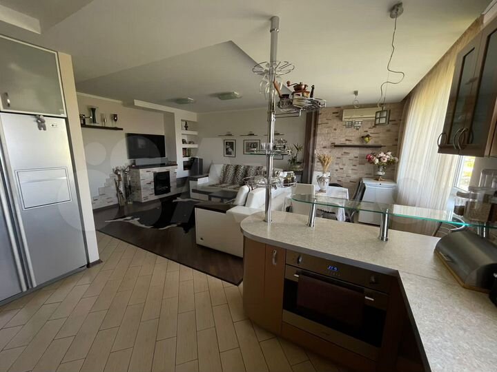 4-к. квартира, 102 м², 9/9 эт.