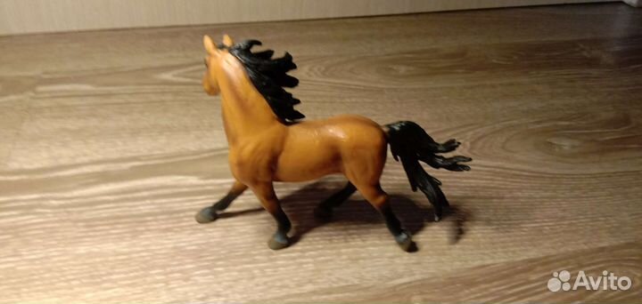 Фигурки/игрушки лошадей