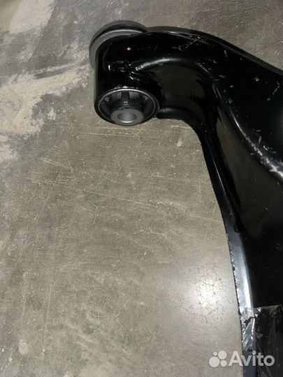 Рычаг подвески MR496795