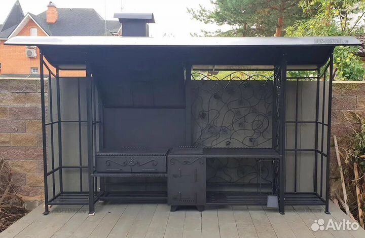 Мангал с крышей