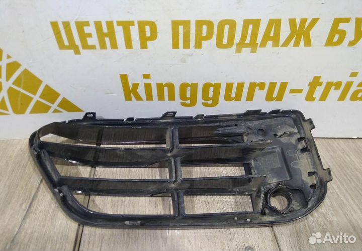 Решётка переднего бампера правая бу BMW X1 F48 OEM