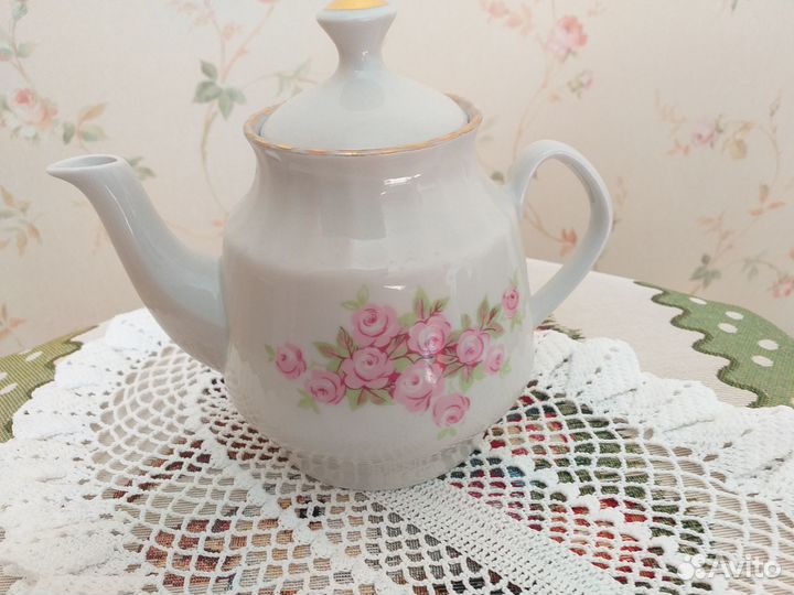 Чайник и сахарницы