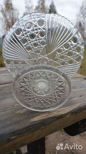 Старинная ваза на ножке стекло