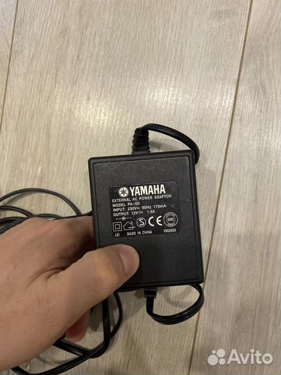 Блок питания и педаль yamaha для синтезатора
