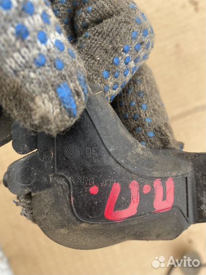 Накладка жабо правая Volkswagen Polo 5 Sedan