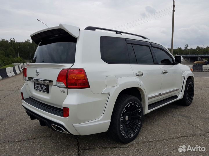 Задний бампер Wald Black Bison TLC200