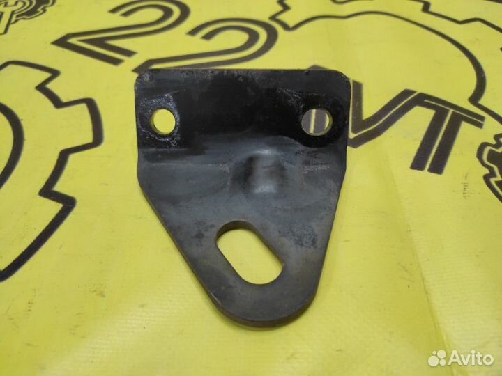 Петля буксировочная задняя правая Toyota Camry