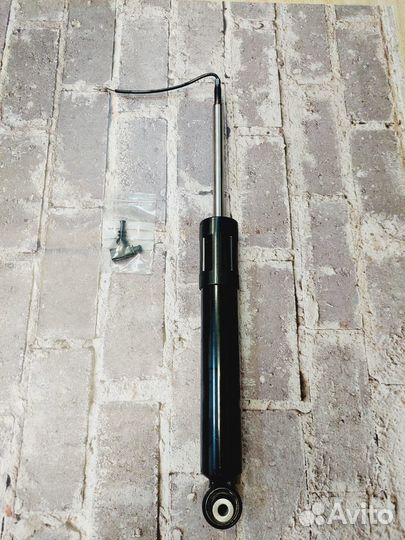 Задний амортизатор audi Q7 4M0616031AG