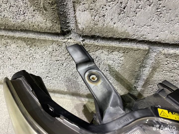 Фара передняя правая Toyota Camry AVV50-1002911