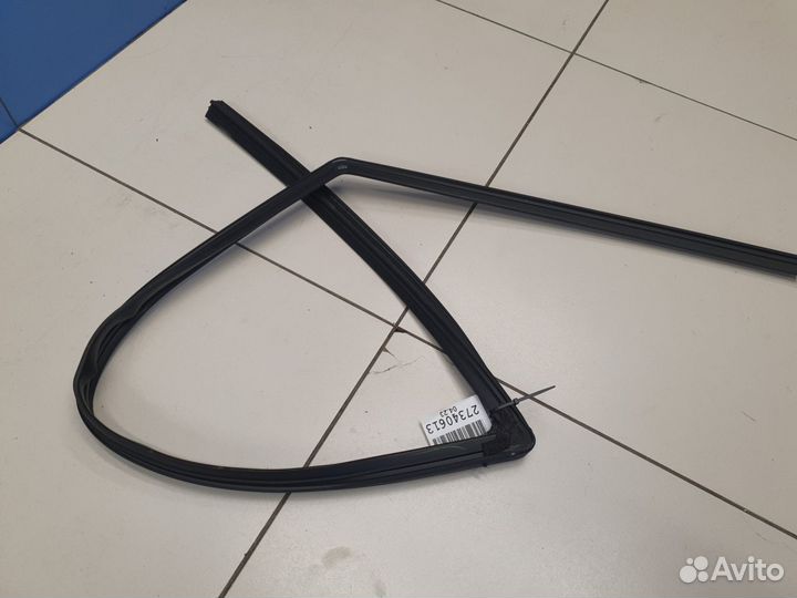 Уплотнитель стекла передней левой двери Jeep Grand