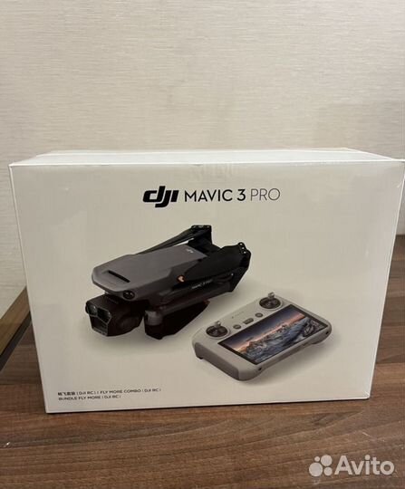 Квадрокоптер DJI Mavic 3 Pro Fly More Combo