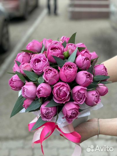 Цветы розы в корзине