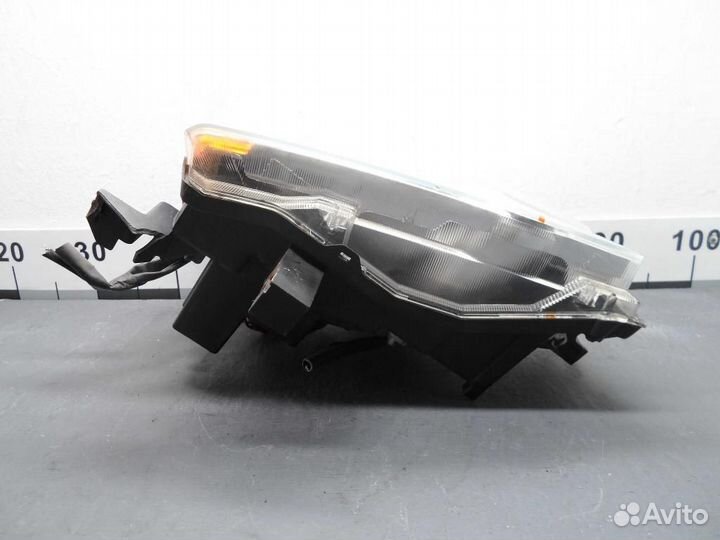 Фара правая Nissan Xterra