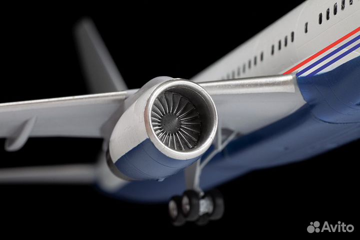 7041 Пассажирский авиалайнер Боинг 757-300