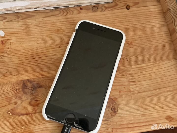 Телефон iPhone 6