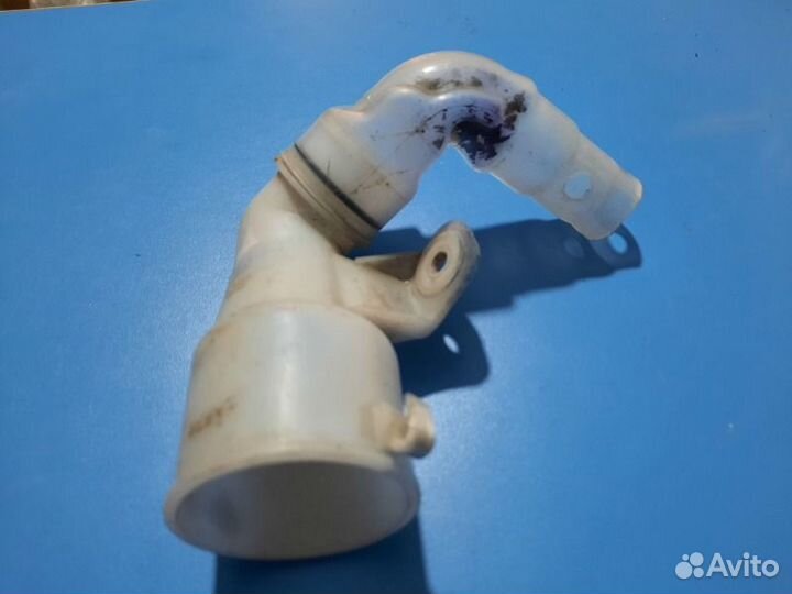 Горловина бочка омывателя передняя Тoyota