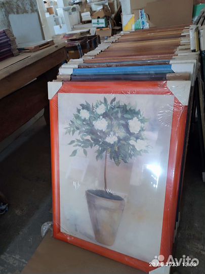 Картина в рамке под стеклом