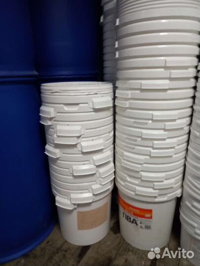 Ведро пластиковое с крышкой