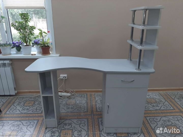 Маникюрный стол б/у