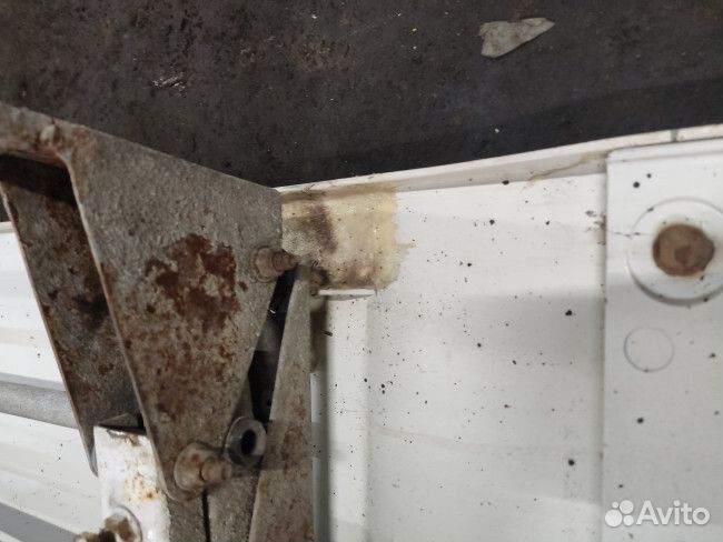 Спойлер кабины основной левый Daf Xf 105.460