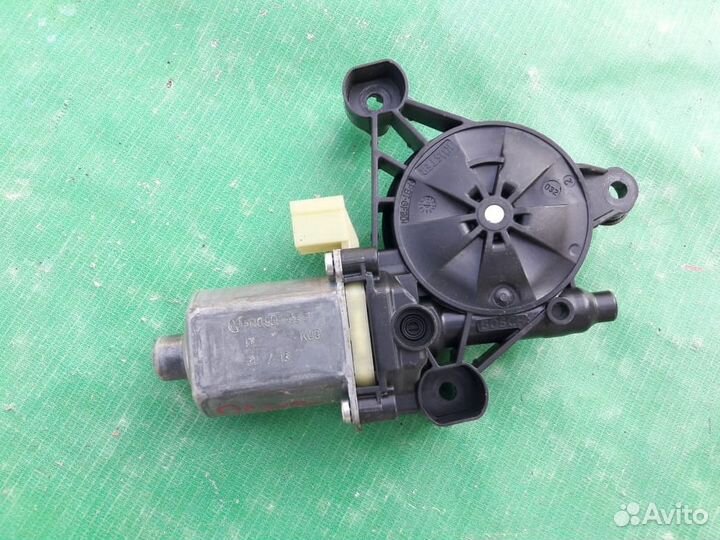 Мотор стеклоподъемника перед правого Шкода Октавиа