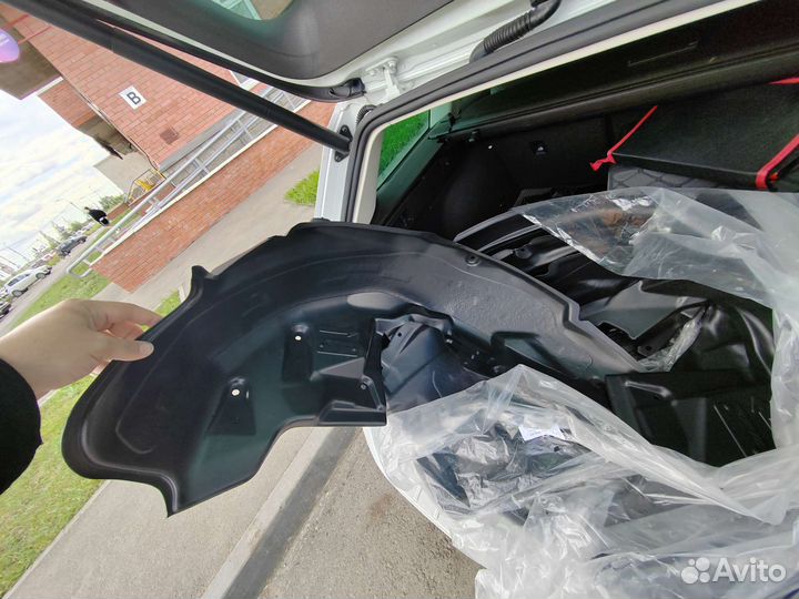 Подкрылки с шумоизоляцией на Toyota RAV4 2019