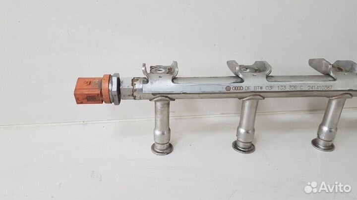 Рейка топливная рампа Skoda Yeti 2009