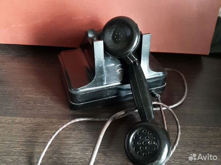 Старинный телефонный аппарат