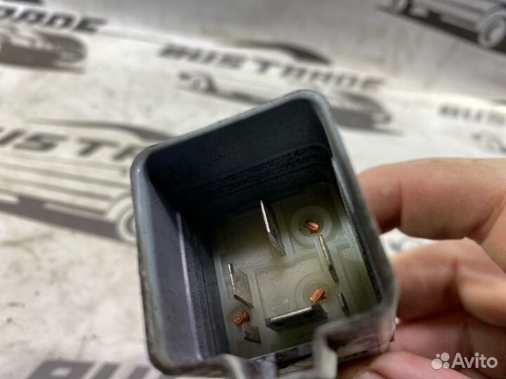 Реле включения вентилятора Mercedes-Benz Sprinter