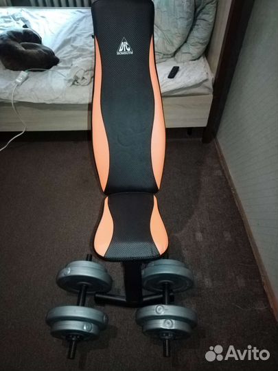 Скамья для жима и гантели