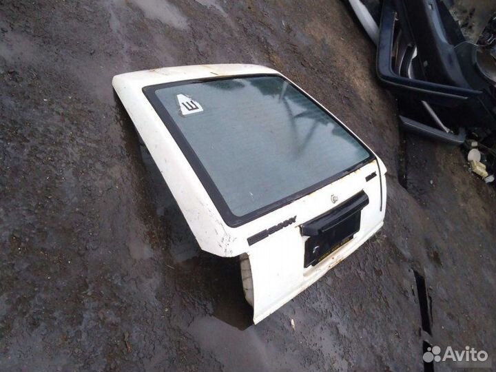 Крышка багажника Nissan Sunny B11